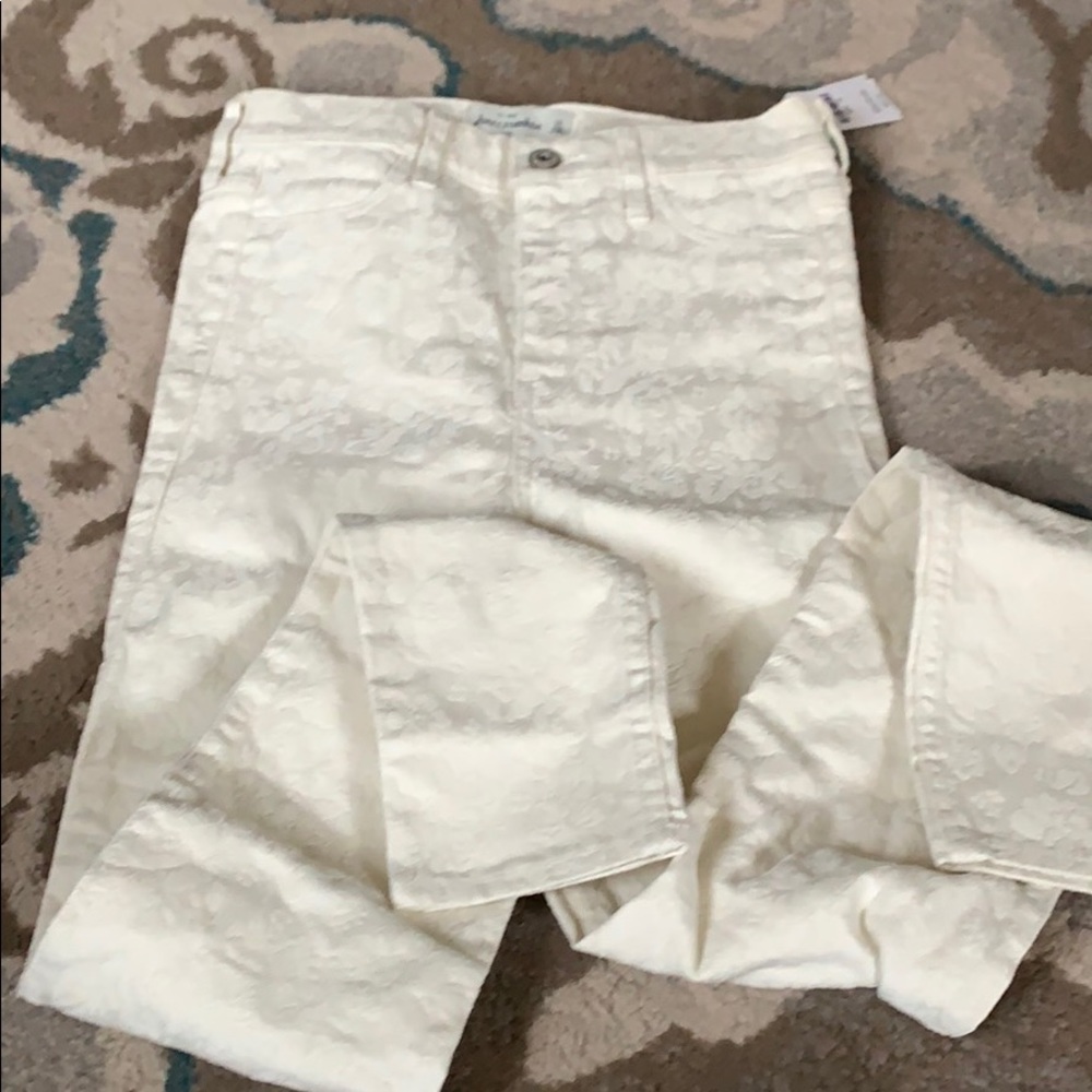 brand new Abercrombie white jeans